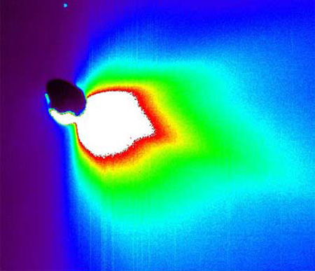 A Tempel-1 50 perccel a becsapódás után Forrás: NASA/JPL-Caltech/UMD