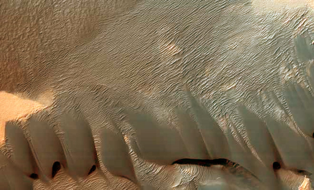 Forrás: NASA, JPL, UA Forrás: NASA, JPL, UA